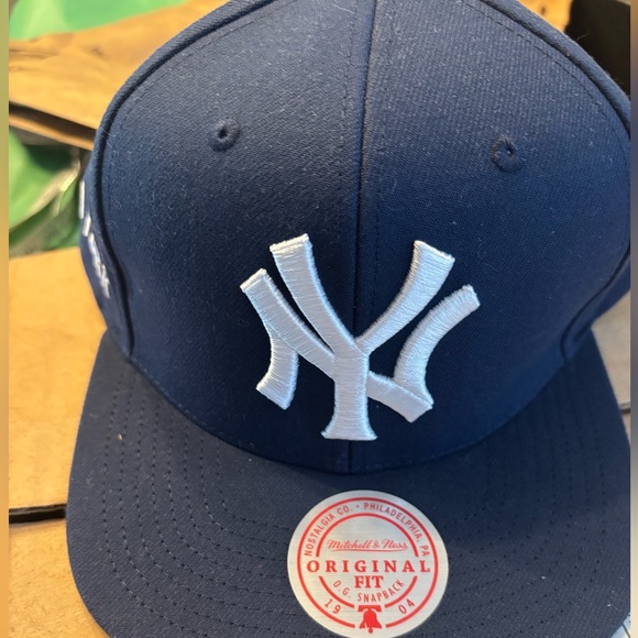 Mitchell & Ness Men's New York Yankees Evergreen Snapback Coop navy and White - Picture 2 of 8